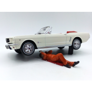 Figurka Mechanik Paul orange - skala 1:24 - American Diorama